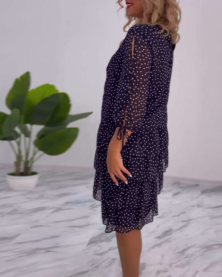 Madeleine – Elegantes Kleid mit Tupfen & Stufenrock