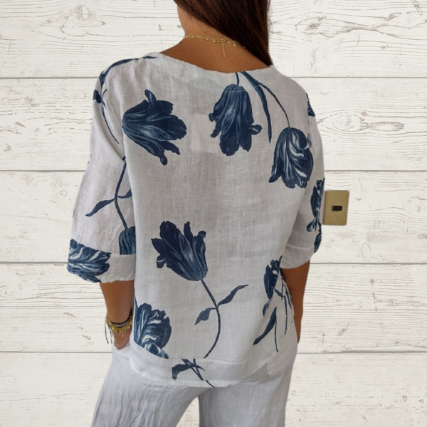 Despoina – Elegantes Blumentop mit Knöpfen