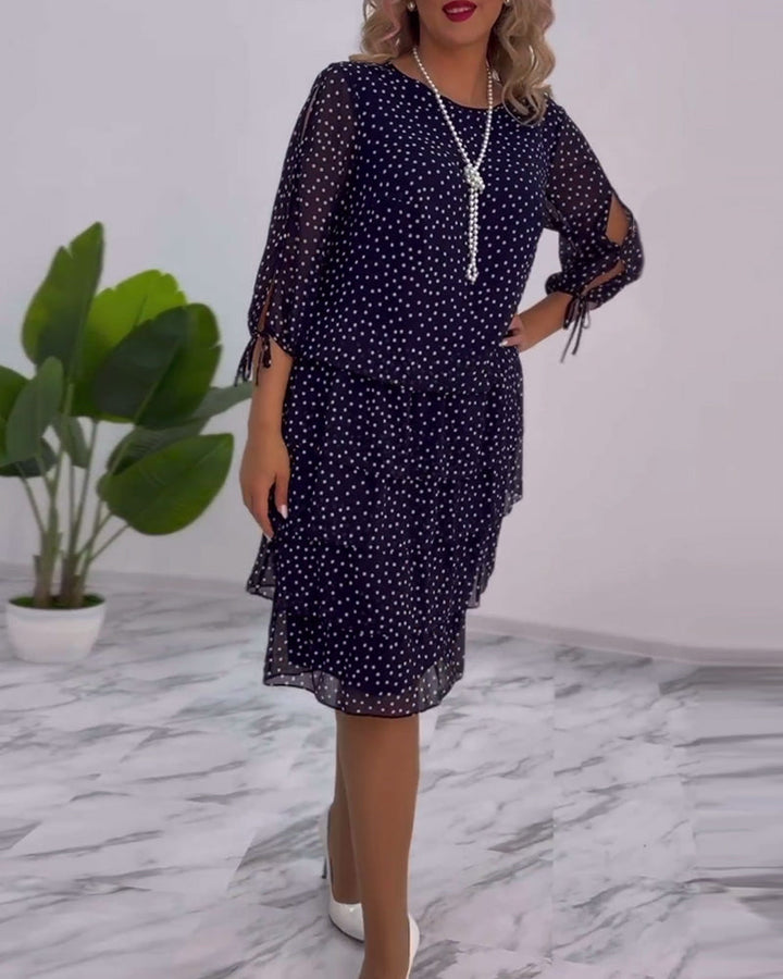 Madeleine – Elegantes Kleid mit Tupfen & Stufenrock
