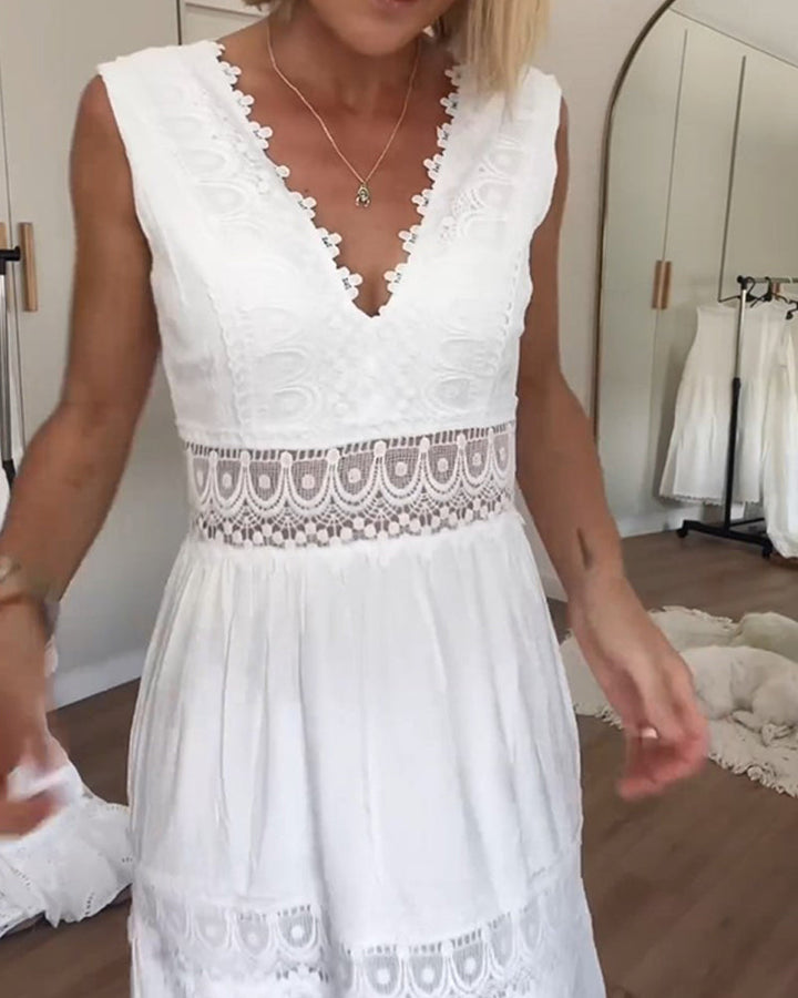 Clara | Spitzenkleid mit V-Ausschnitt