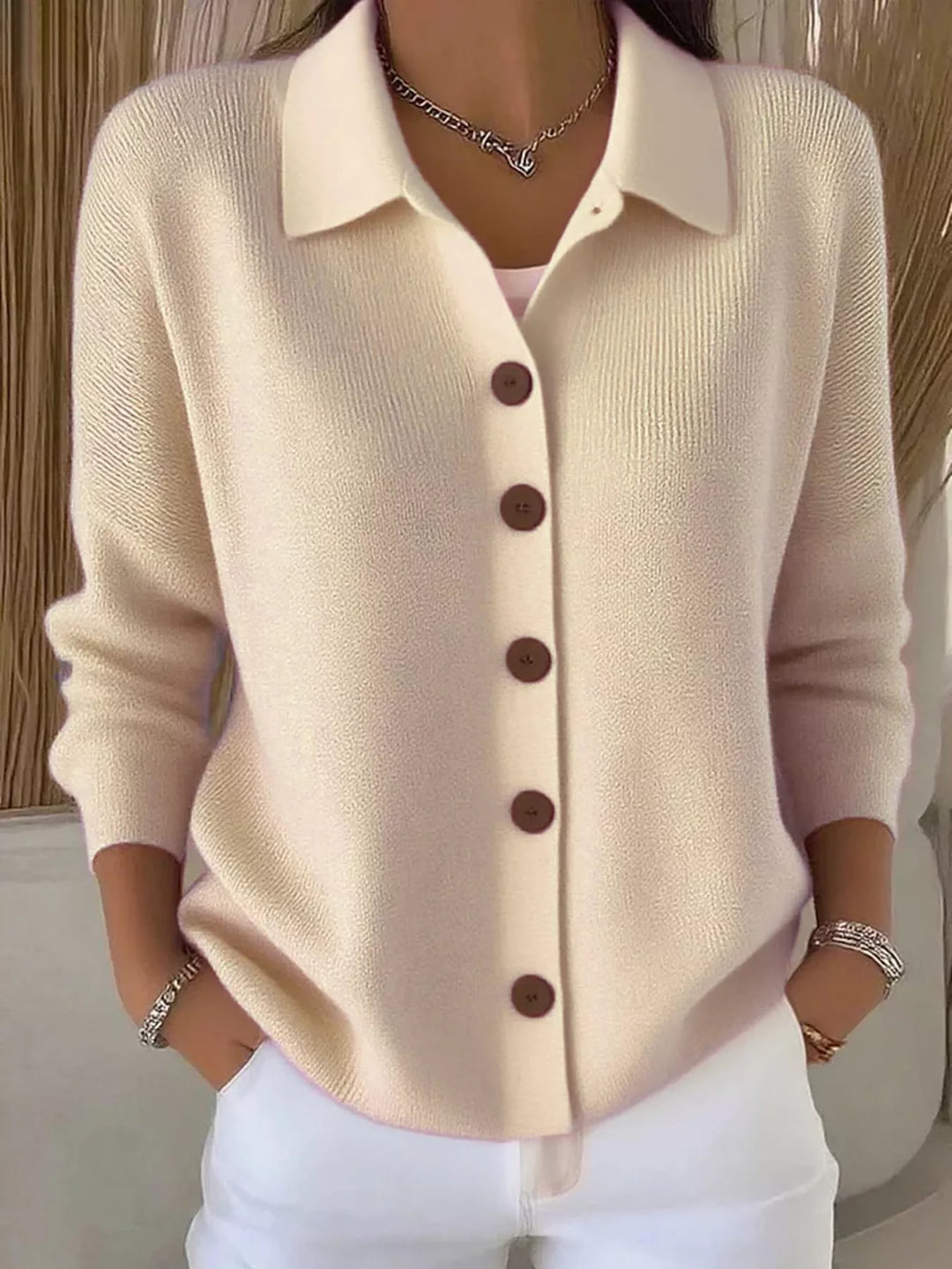 Mila™ – Elegants Strickjäckli mit Chnöpf