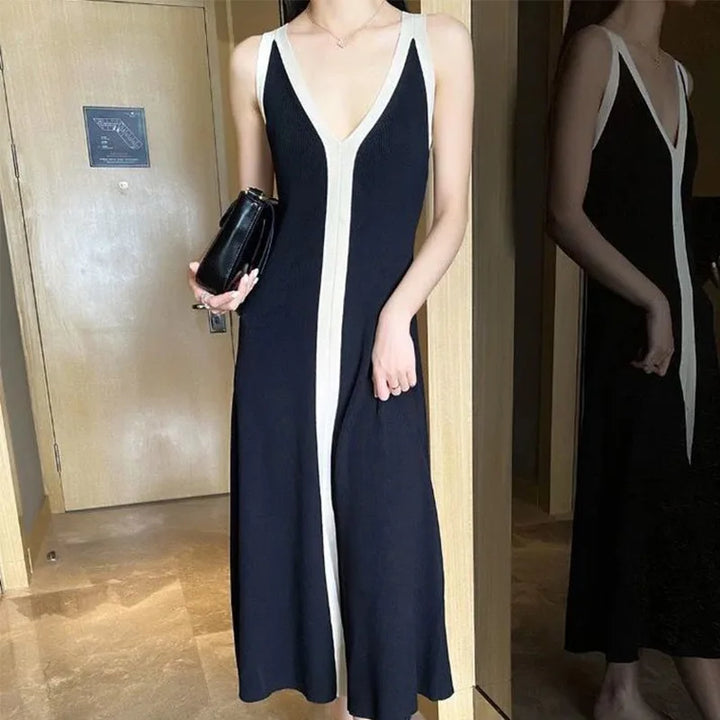 Ines | Ärmelloses Kleid mit V-Ausschnitt