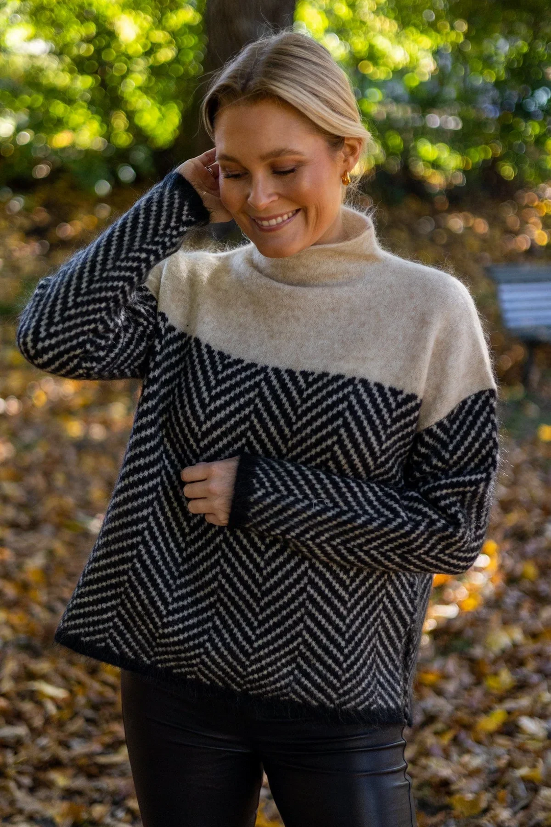 Halle | Chevron-Funnel-Neck-Pullover
